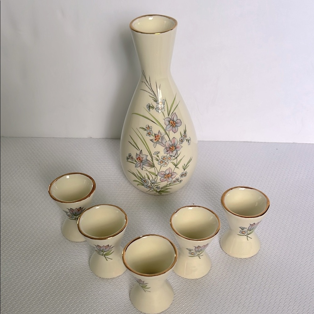 Floral Cream Saki Set